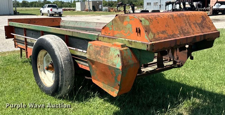 image for item DX1058 AVCO New Idea manure spreader