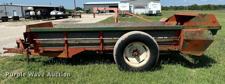 image for item DX1058 AVCO New Idea manure spreader