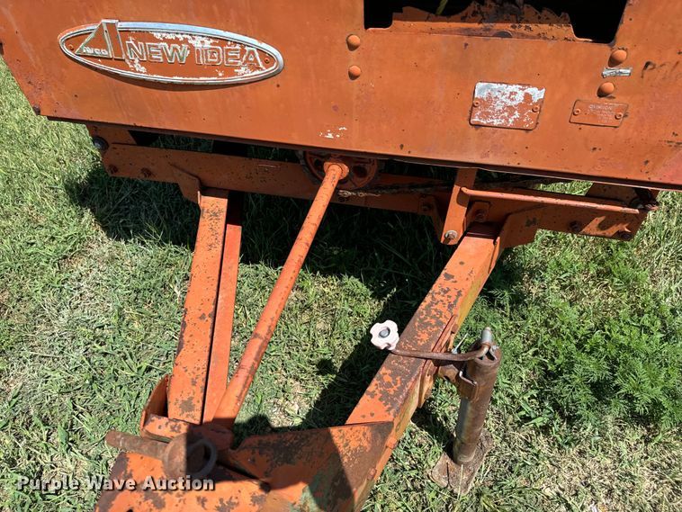 image for item DX1058 AVCO New Idea manure spreader