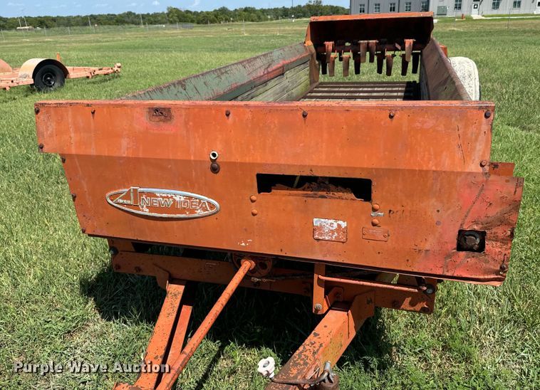 image for item DX1058 AVCO New Idea manure spreader