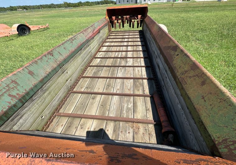 image for item DX1058 AVCO New Idea manure spreader