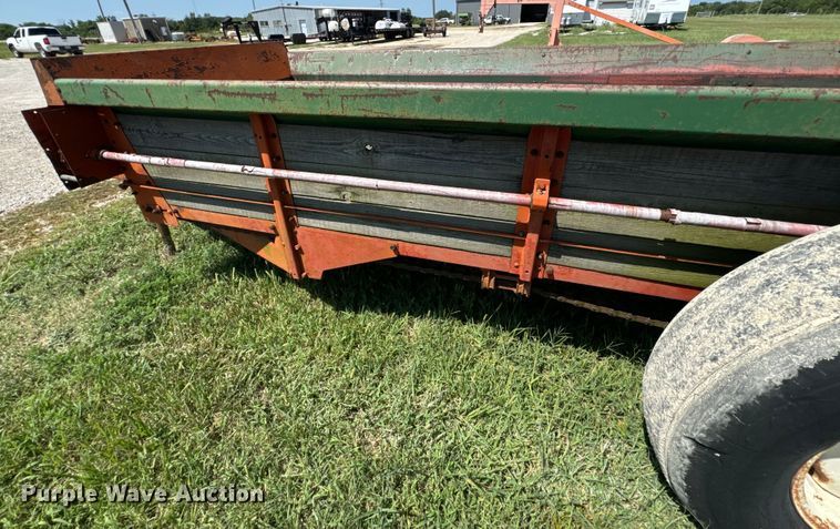 image for item DX1058 AVCO New Idea manure spreader