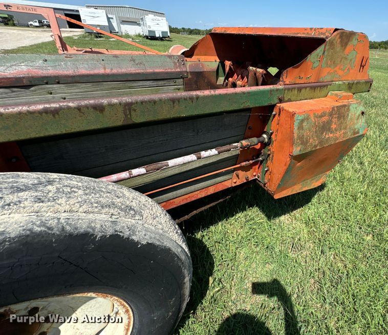 image for item DX1058 AVCO New Idea manure spreader