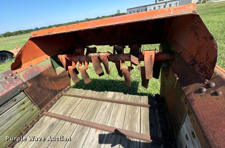 image for item DX1058 AVCO New Idea manure spreader