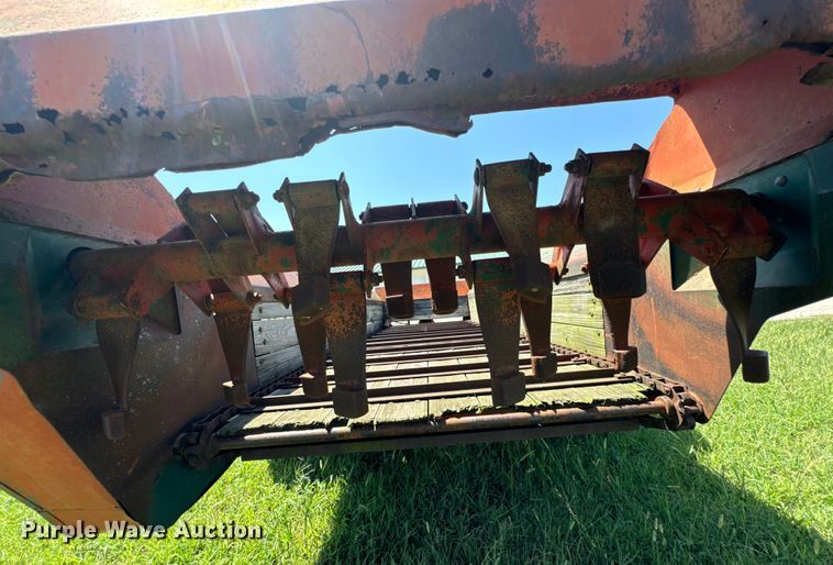 image for item DX1058 AVCO New Idea manure spreader
