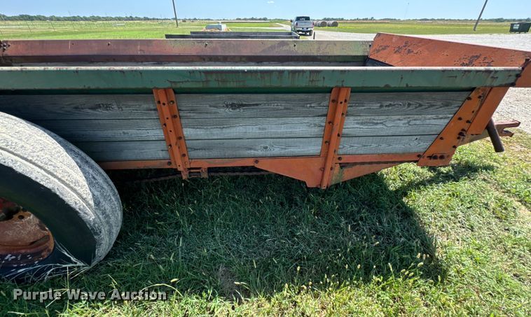 image for item DX1058 AVCO New Idea manure spreader