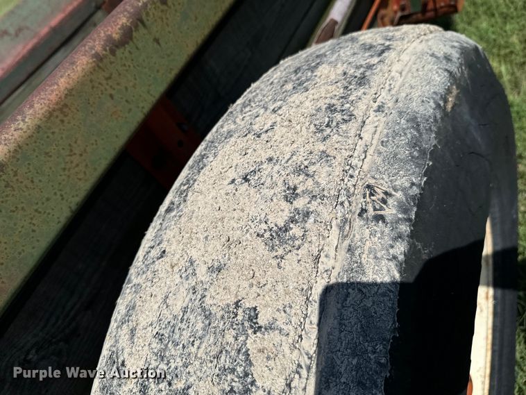 image for item DX1058 AVCO New Idea manure spreader