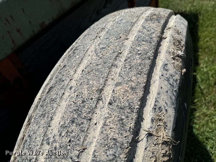 image for item DX1058 AVCO New Idea manure spreader