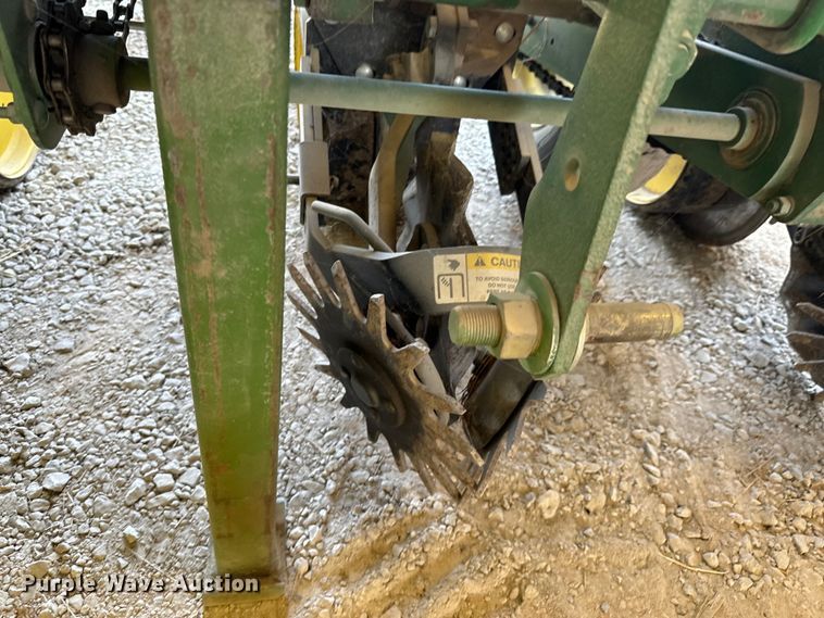 image for item DX1060 John Deere 7000 planter