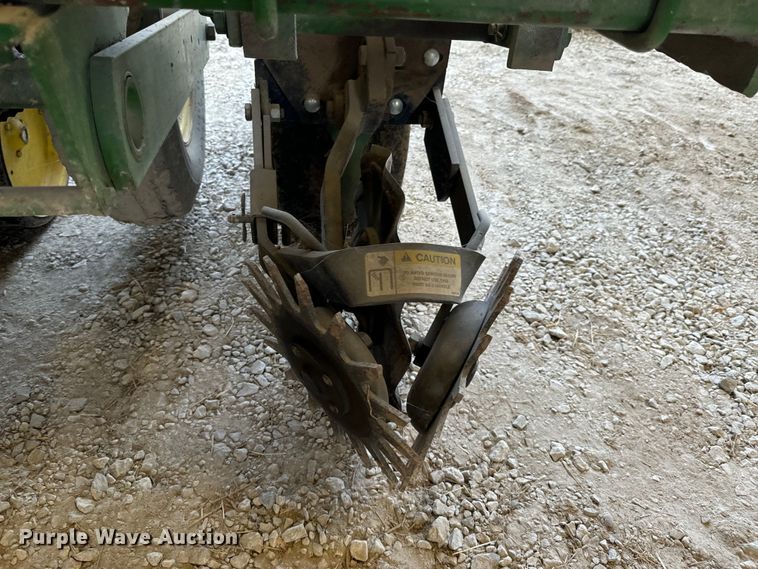 image for item DX1060 John Deere 7000 planter