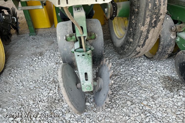 image for item DX1060 John Deere 7000 planter