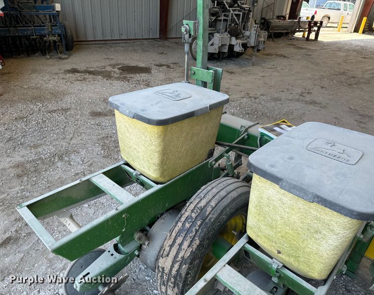 image for item DX1060 John Deere 7000 planter