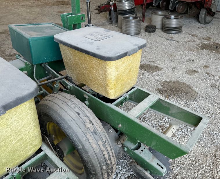 image for item DX1060 John Deere 7000 planter