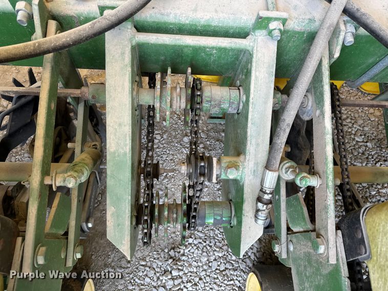 image for item DX1060 John Deere 7000 planter