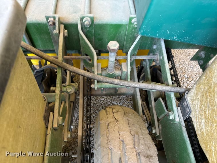 image for item DX1060 John Deere 7000 planter