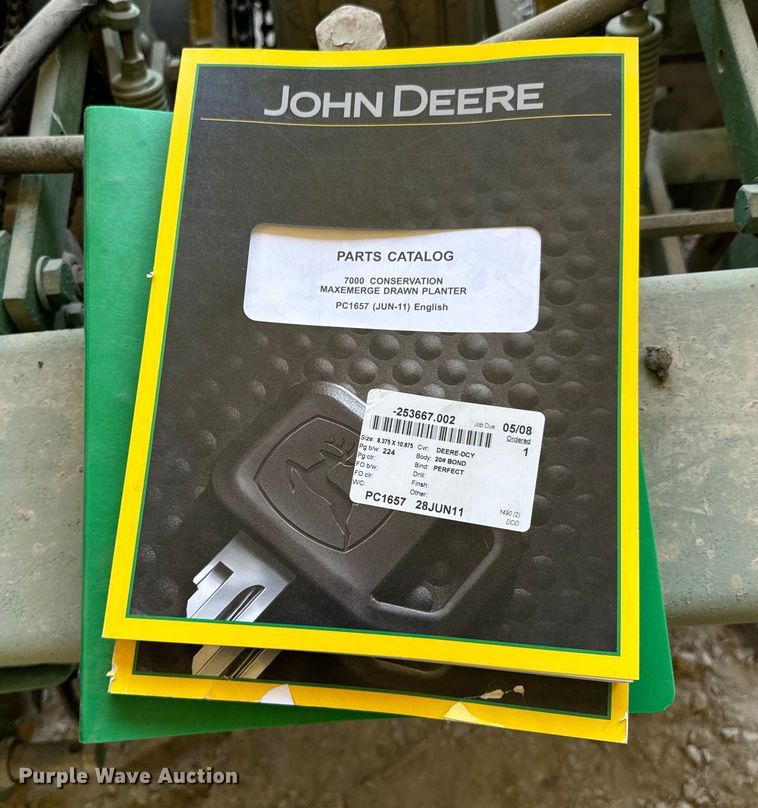 image for item DX1060 John Deere 7000 planter