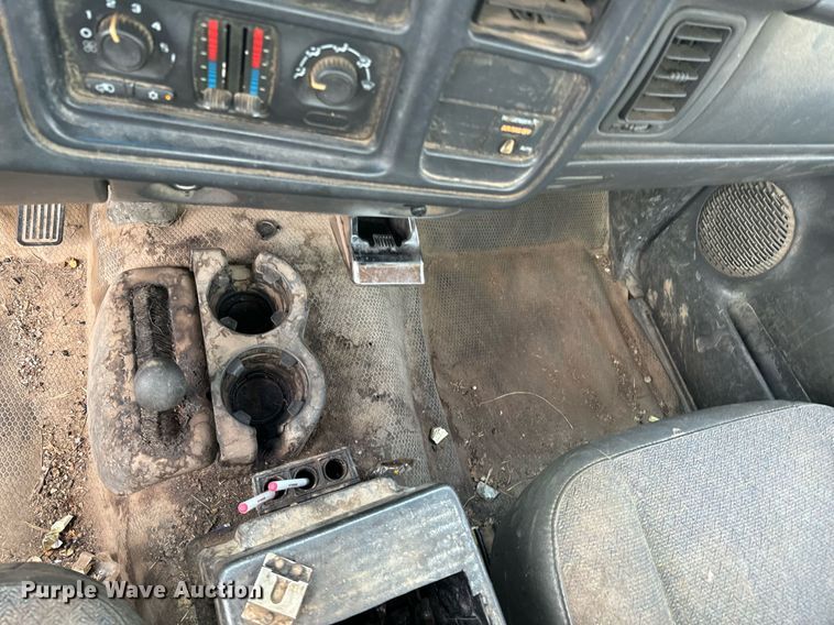 image for item DX1088 2003 Chevrolet Silverado 1500 pickup truck