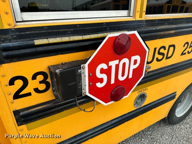 image for item DX1090 2001 Thomas school bus
