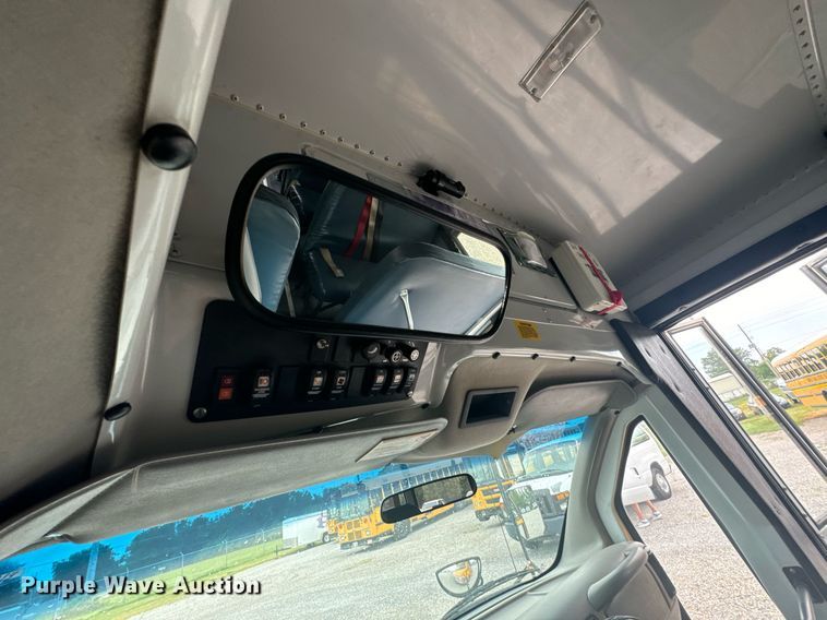 image for item DX1090 2001 Thomas school bus