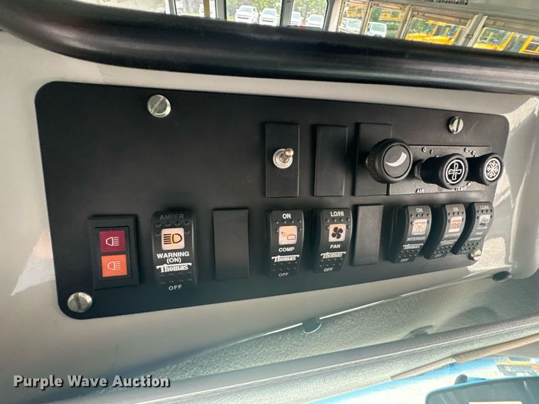 image for item DX1090 2001 Thomas school bus