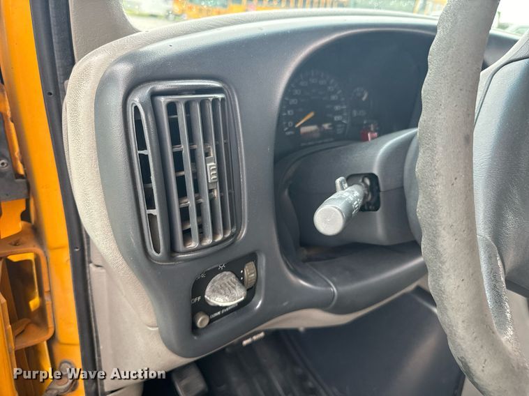 image for item DX1090 2001 Thomas school bus