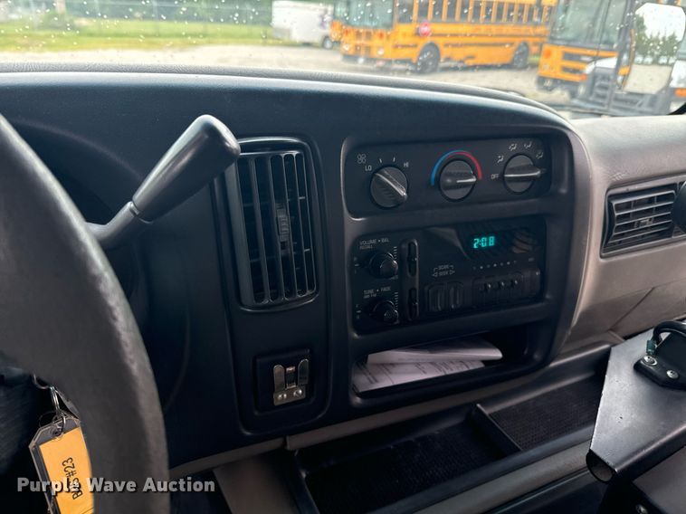 image for item DX1090 2001 Thomas school bus