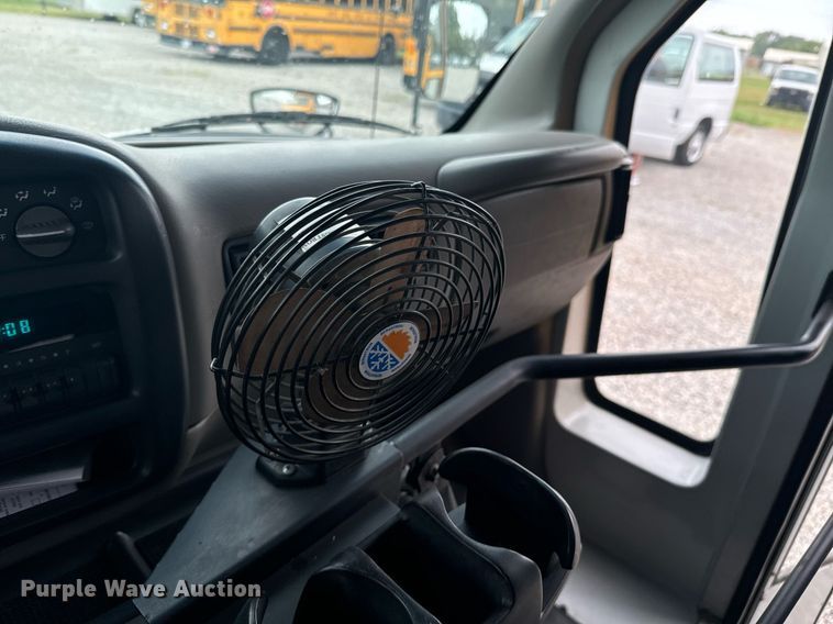 image for item DX1090 2001 Thomas school bus