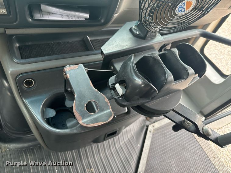 image for item DX1090 2001 Thomas school bus