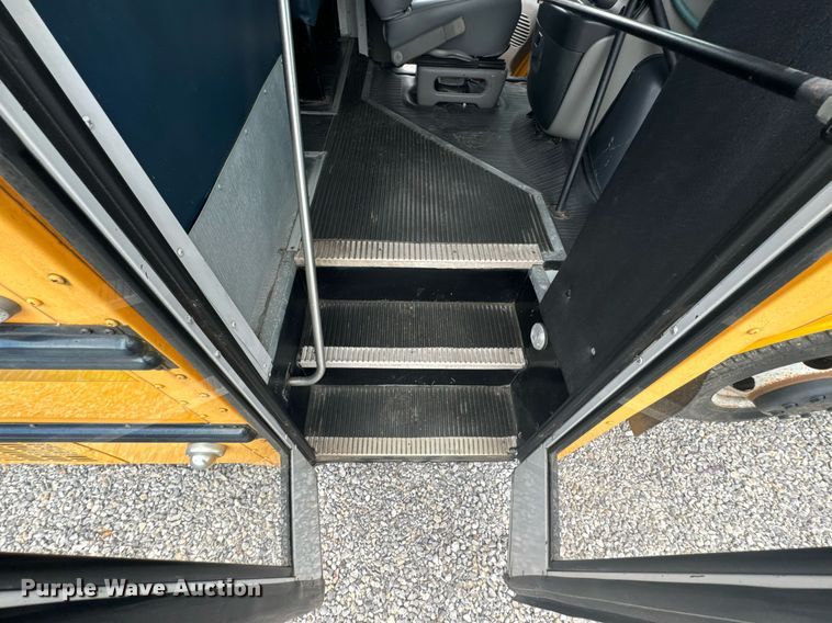 image for item DX1090 2001 Thomas school bus