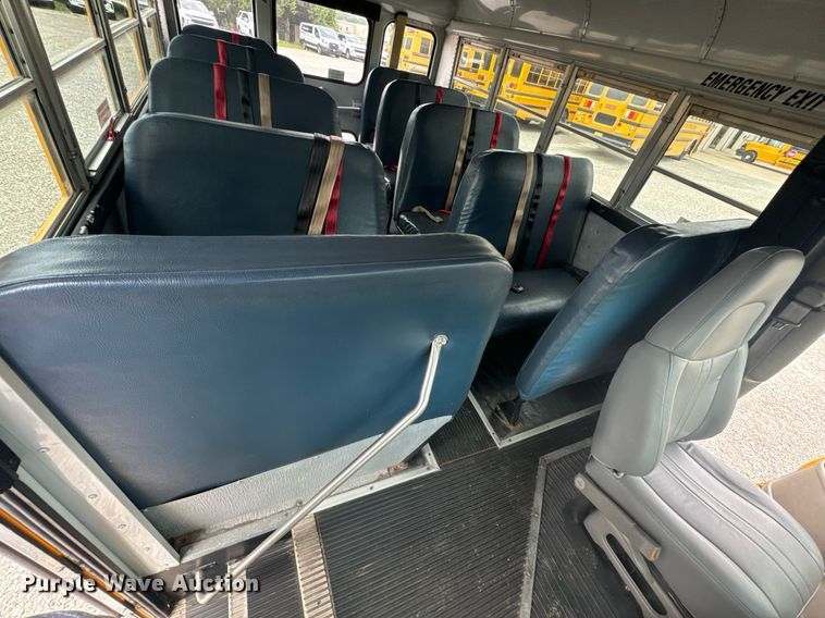 image for item DX1090 2001 Thomas school bus