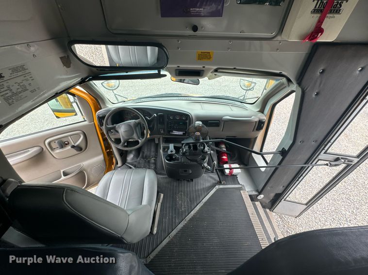 image for item DX1090 2001 Thomas school bus