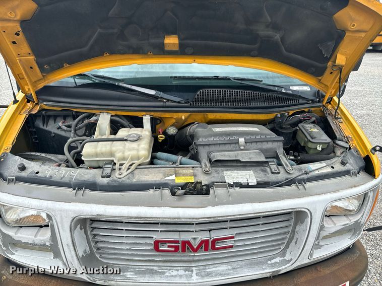 image for item DX1090 2001 Thomas school bus