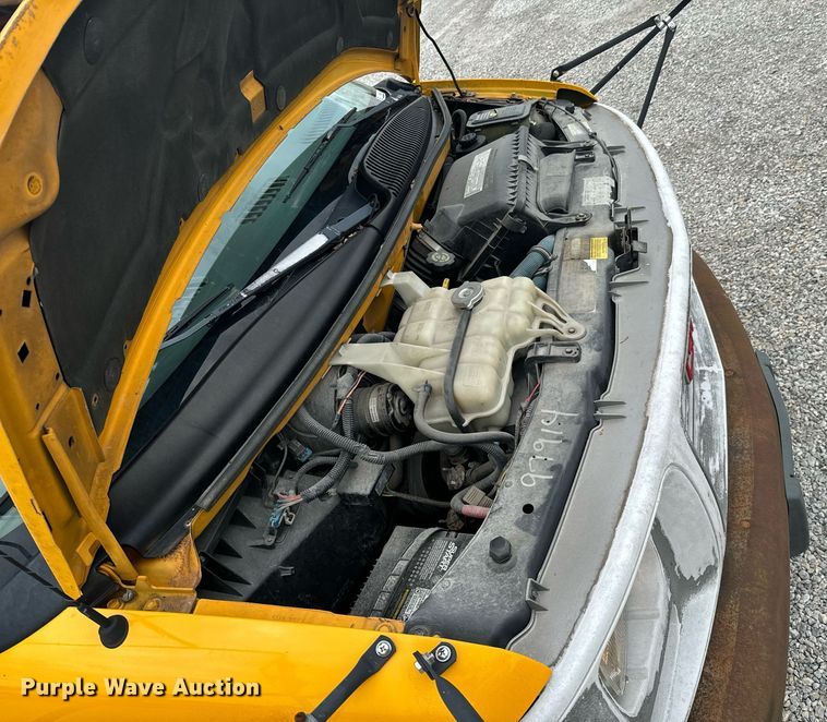 image for item DX1090 2001 Thomas school bus