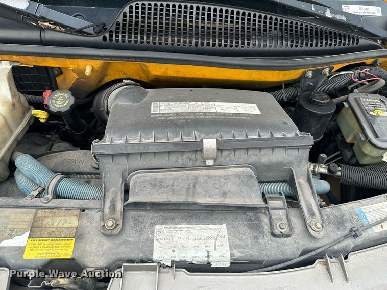 image for item DX1090 2001 Thomas school bus