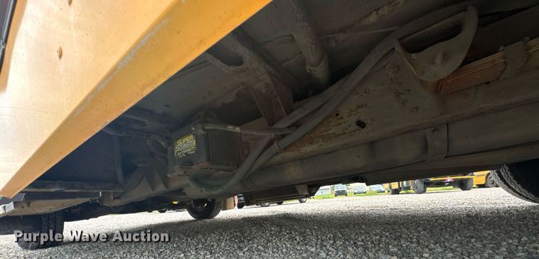 image for item DX1090 2001 Thomas school bus