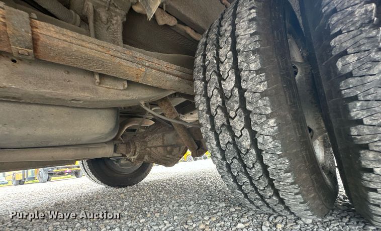 image for item DX1090 2001 Thomas school bus