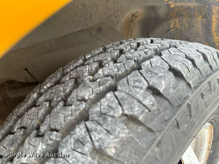 image for item DX1090 2001 Thomas school bus