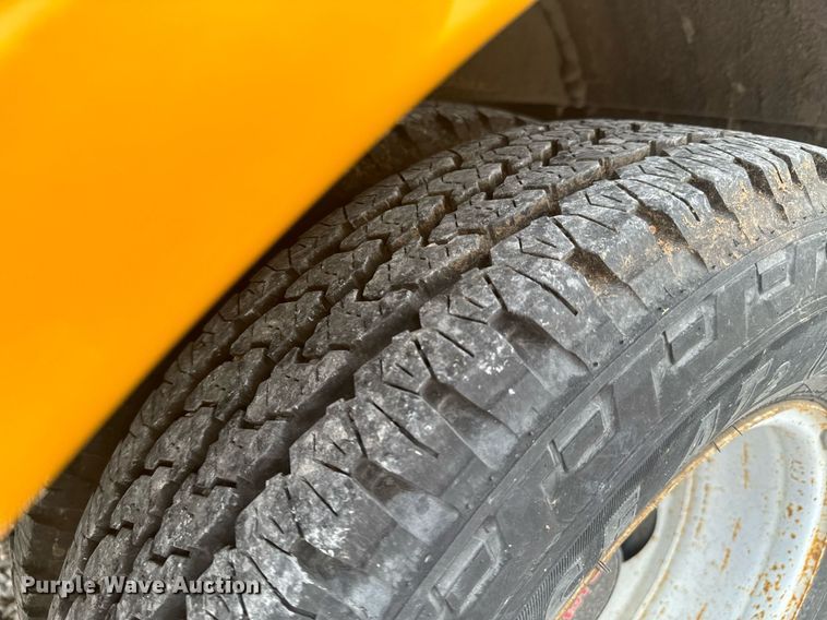 image for item DX1090 2001 Thomas school bus