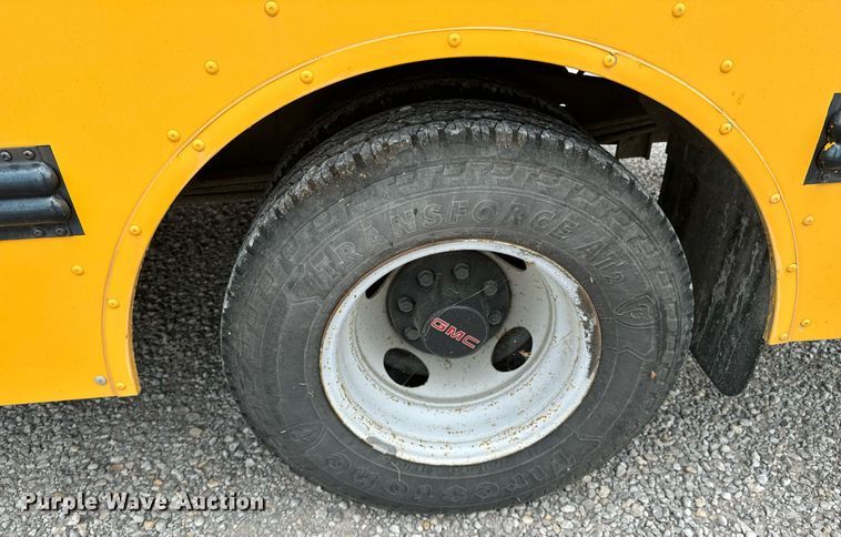 image for item DX1090 2001 Thomas school bus