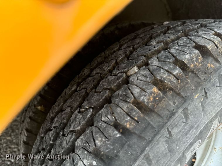 image for item DX1090 2001 Thomas school bus