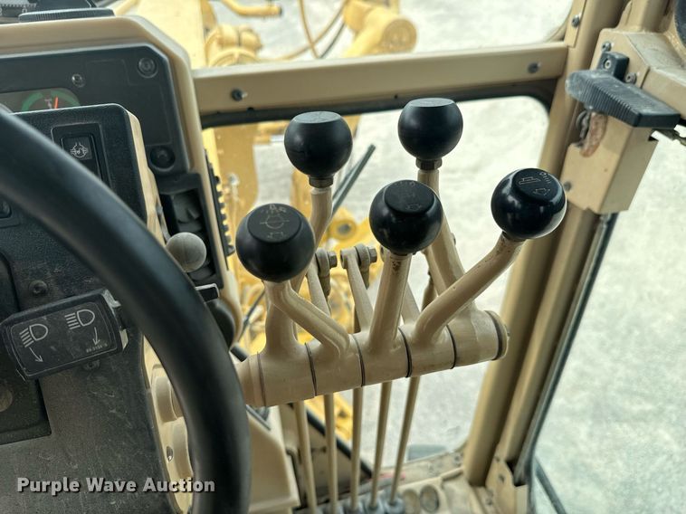 image for item DX1116 2007 Caterpillar 12H motor grader