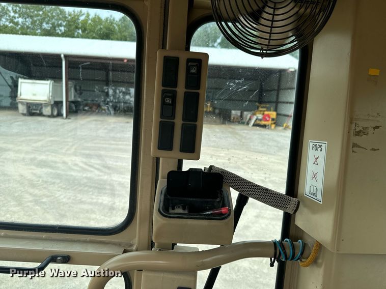 image for item DX1116 2007 Caterpillar 12H motor grader