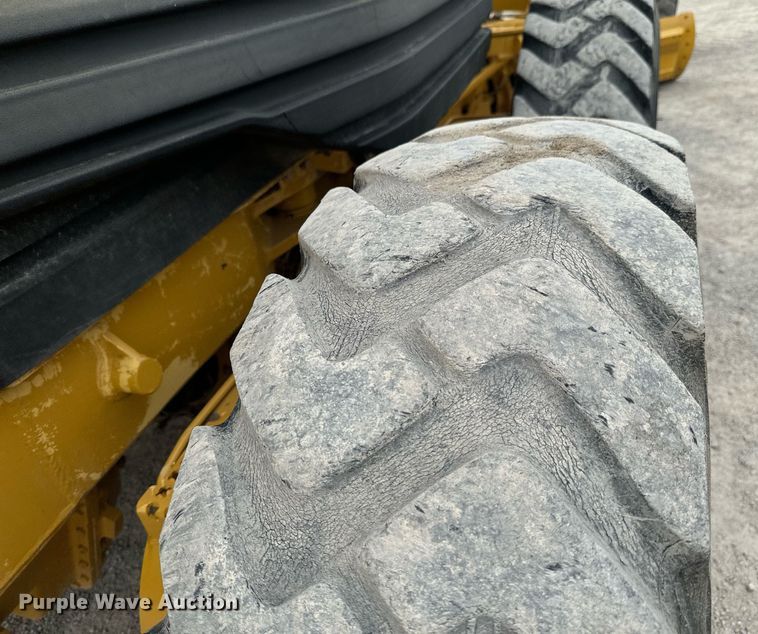 image for item DX1116 2007 Caterpillar 12H motor grader