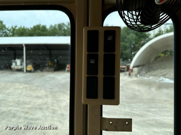 image for item DX1119 2006 Caterpillar 12H motor grader