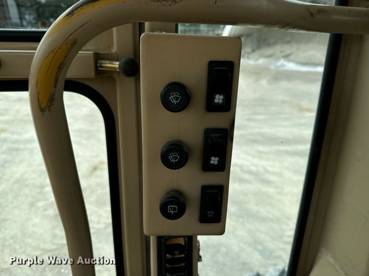 image for item DX1119 2006 Caterpillar 12H motor grader