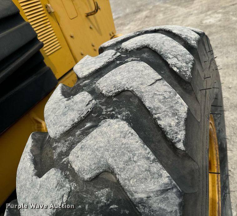 image for item DX1119 2006 Caterpillar 12H motor grader