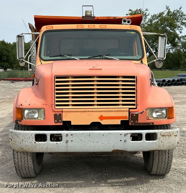 image for item DX1120 1996 International  4900 dump truck