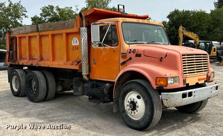 image for item DX1120 1996 International  4900 dump truck