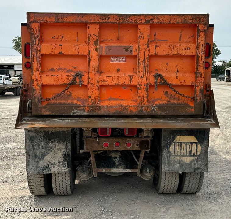 image for item DX1120 1996 International  4900 dump truck