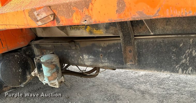 image for item DX1120 1996 International  4900 dump truck